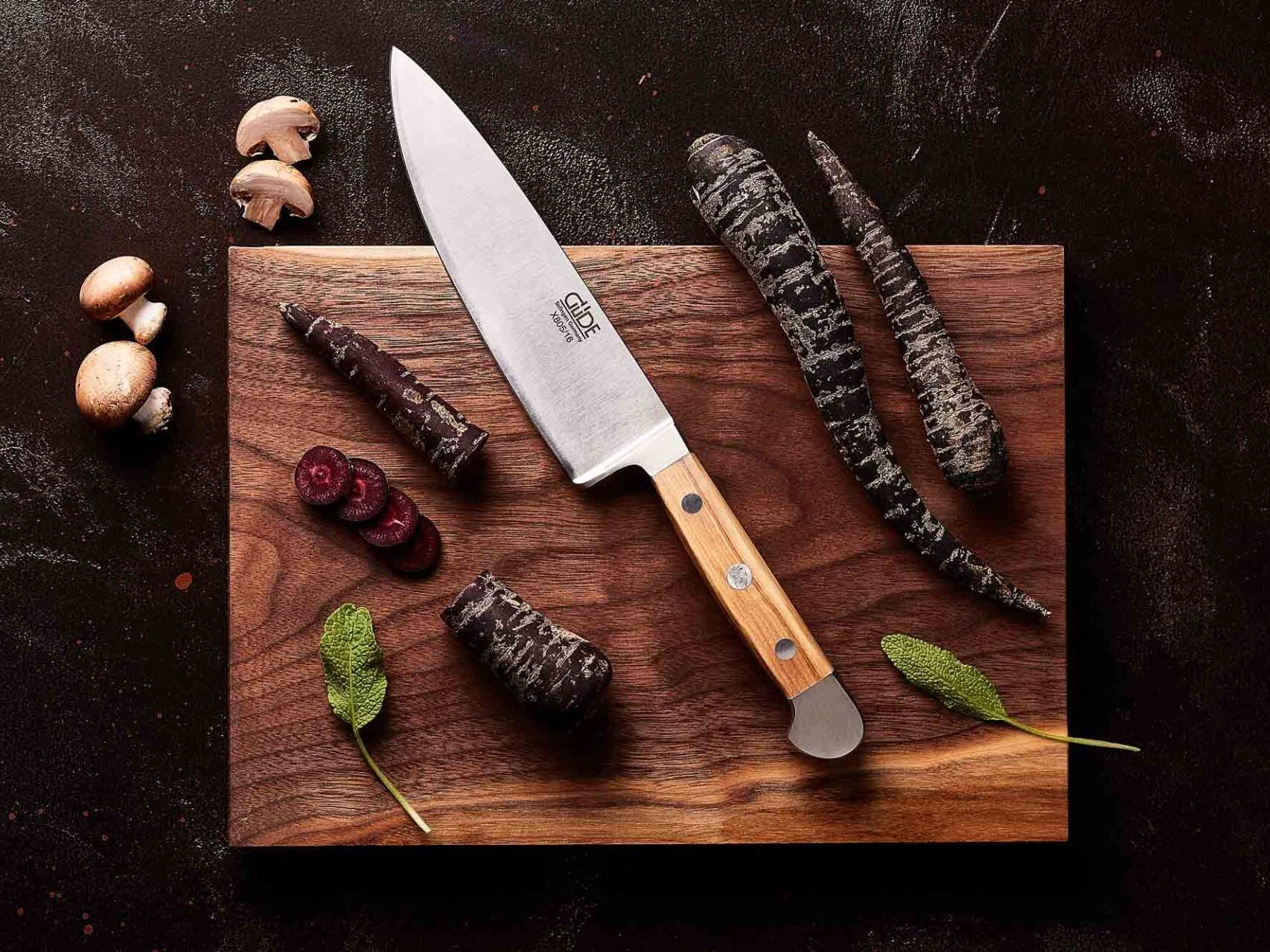 Messer Solingen, Güde Messer, Kochmesser Solingen, Messerset, wetzstahl, solinger messer Traditionelles Kochmesser von Güde Solingen auf Schneidbrett